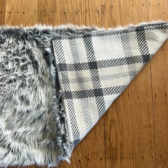 Pottery Barn Nottingham Plaid Faux Fur Back Lumbar Pillow Cover - Picture 4 of 9